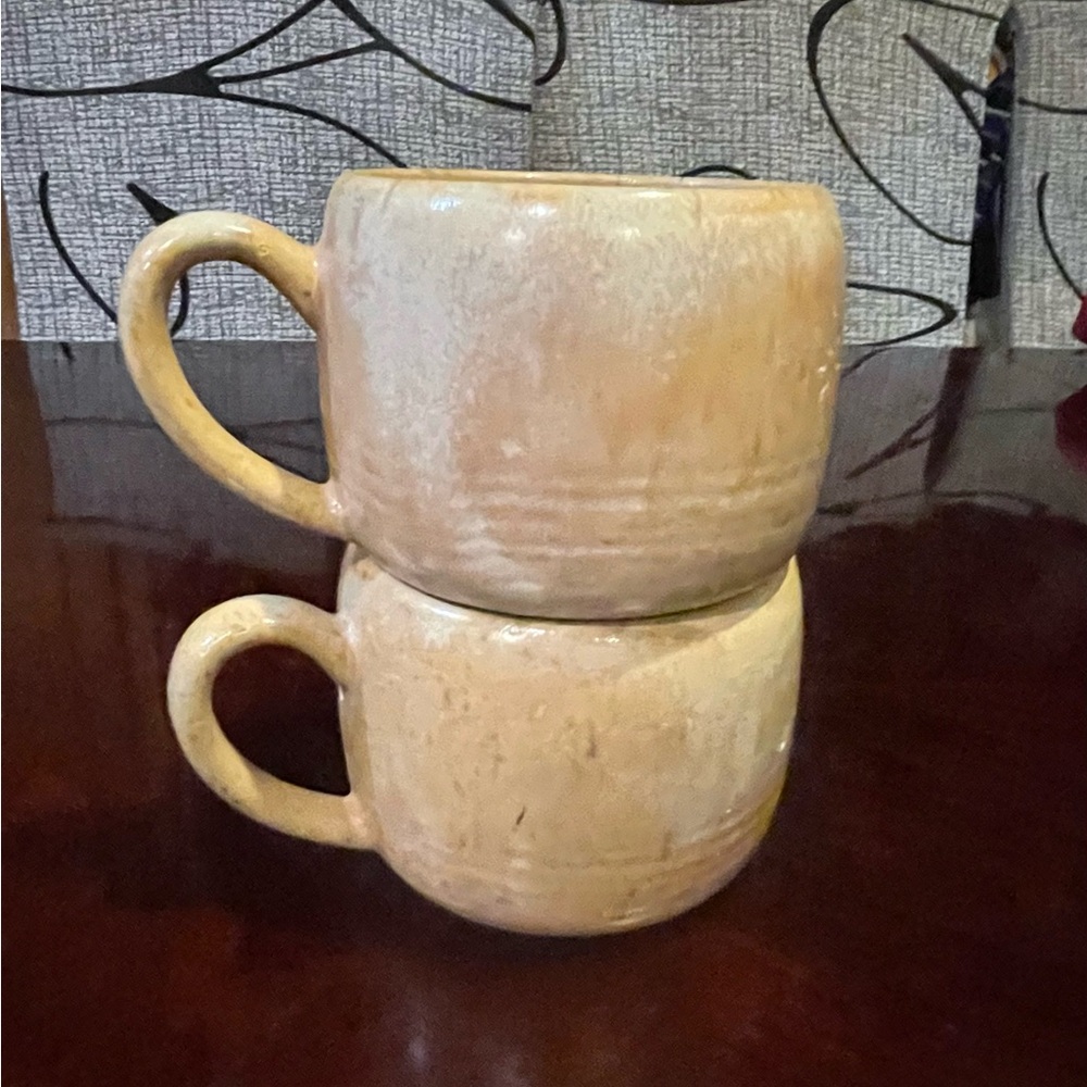 Rustic Tan Stoneware Mugs looks New perfec condition